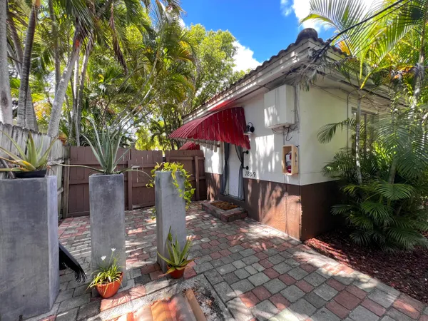 $1,700 | 1859 Buchanan Street, Unit 2, Hollywood, FL 33020