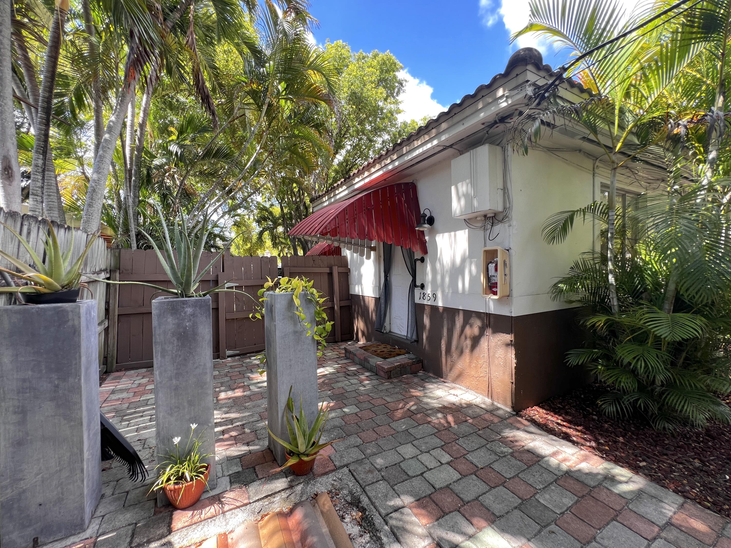 1859 Buchanan Street, Unit 2 Hollywood, FL 33020 - Photo 3 of 28 IMG_6565