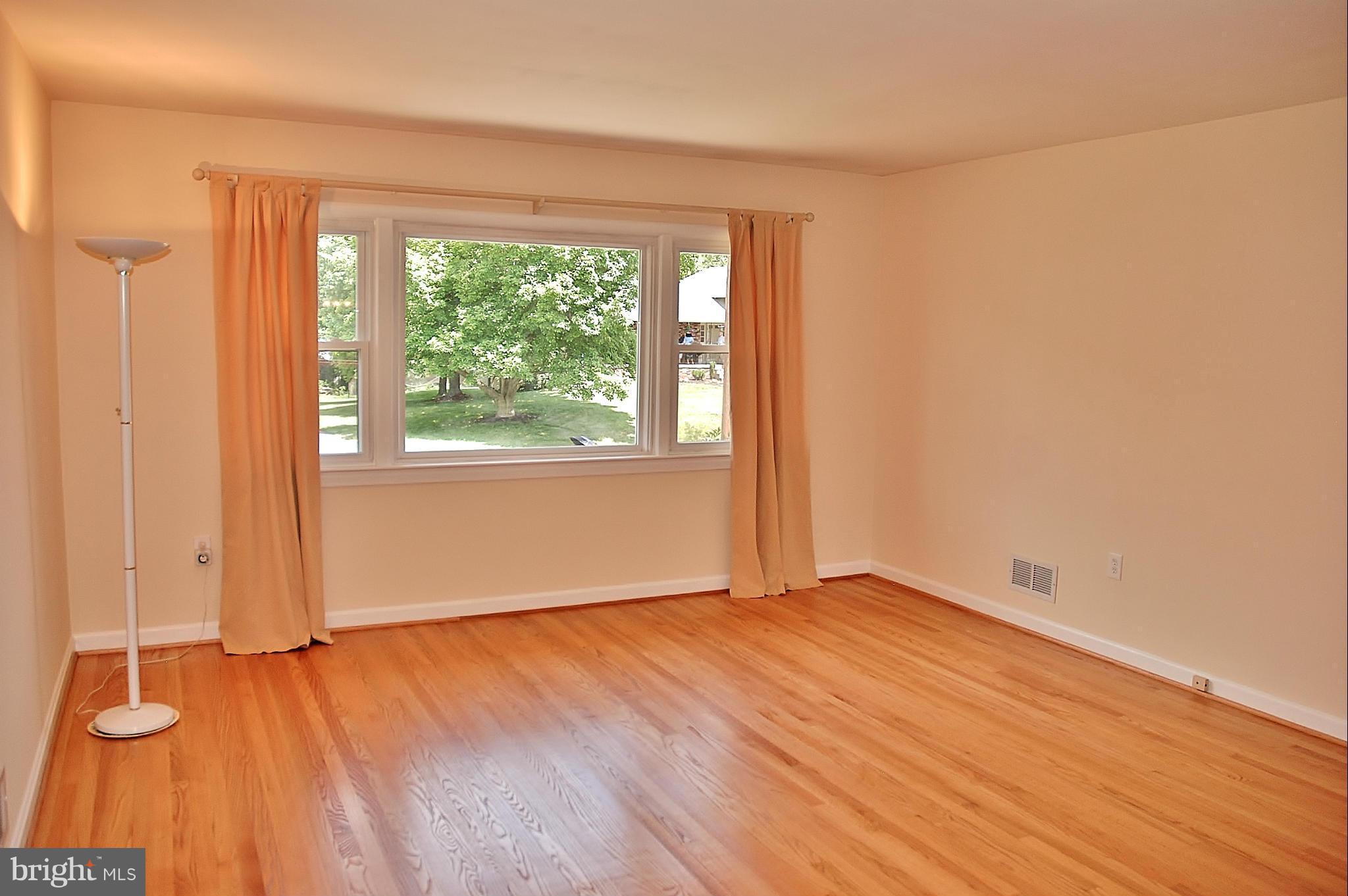 715 Winhall Way Silver Spring, MD 20904 - Photo 2 of 30 Living Room