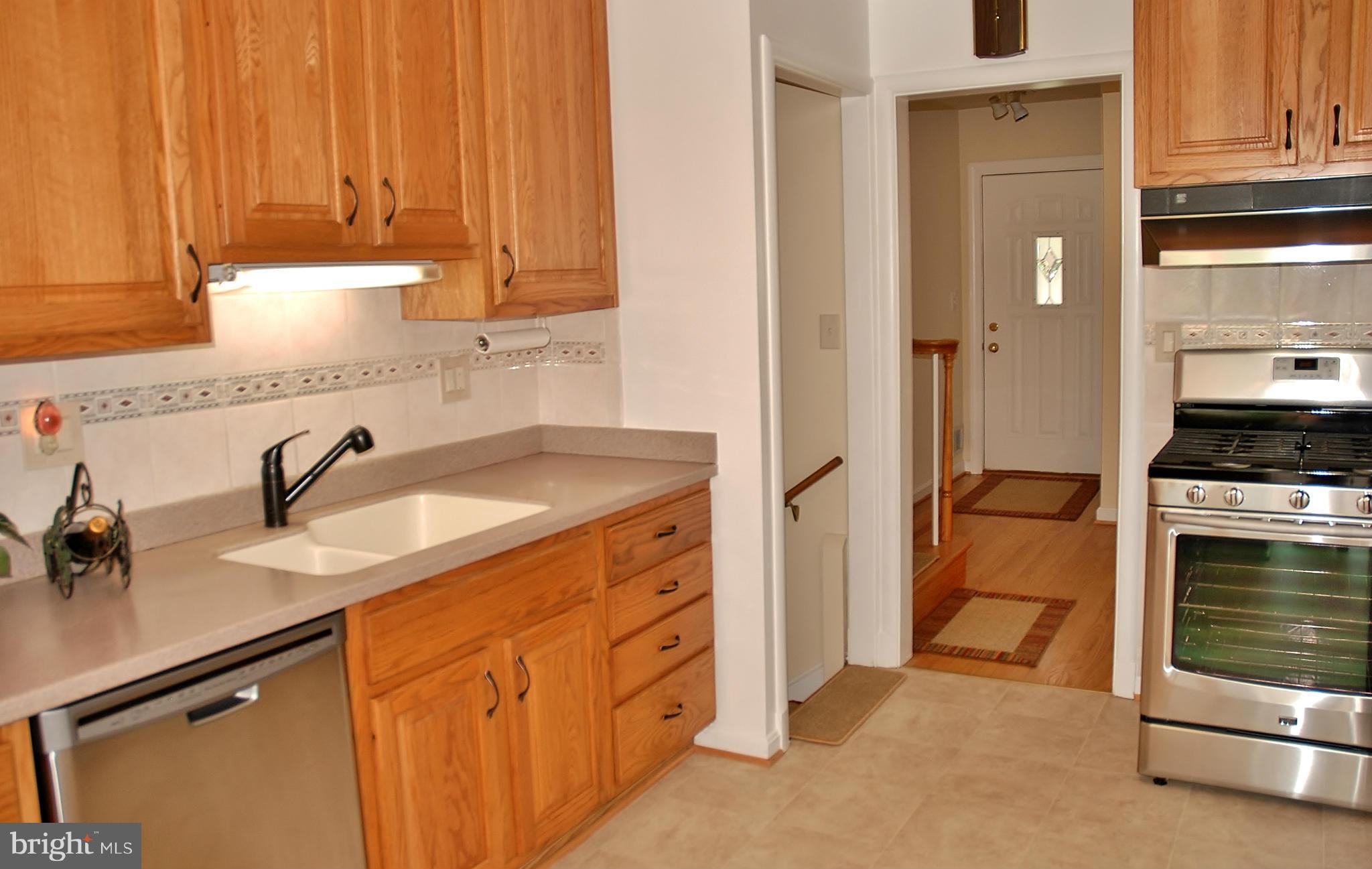 715 Winhall Way Silver Spring, MD 20904 - Photo 4 of 30 Kitchen