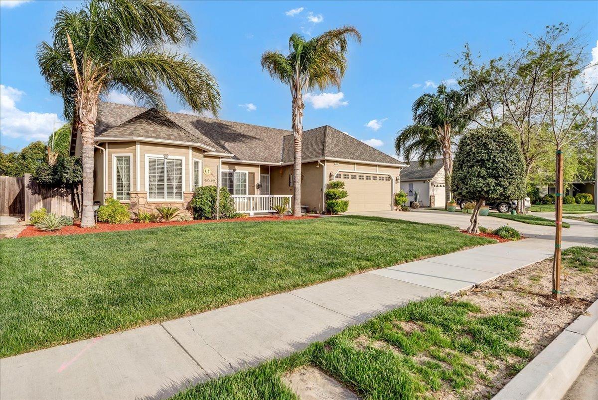 952 Privilege Way Lemoore, CA 93245 - Photo 2 of 23