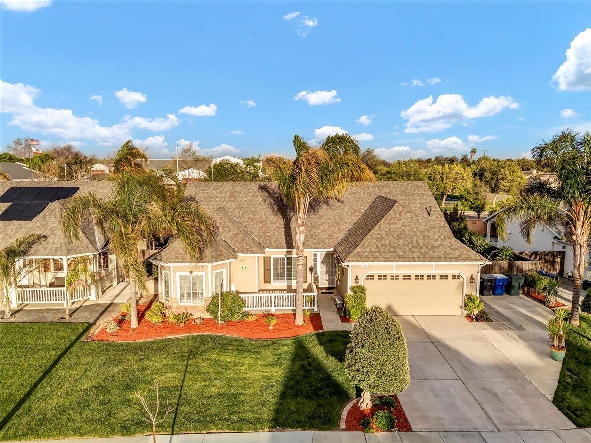 952 Privilege Way Lemoore, CA 93245 - Photo 3 of 23