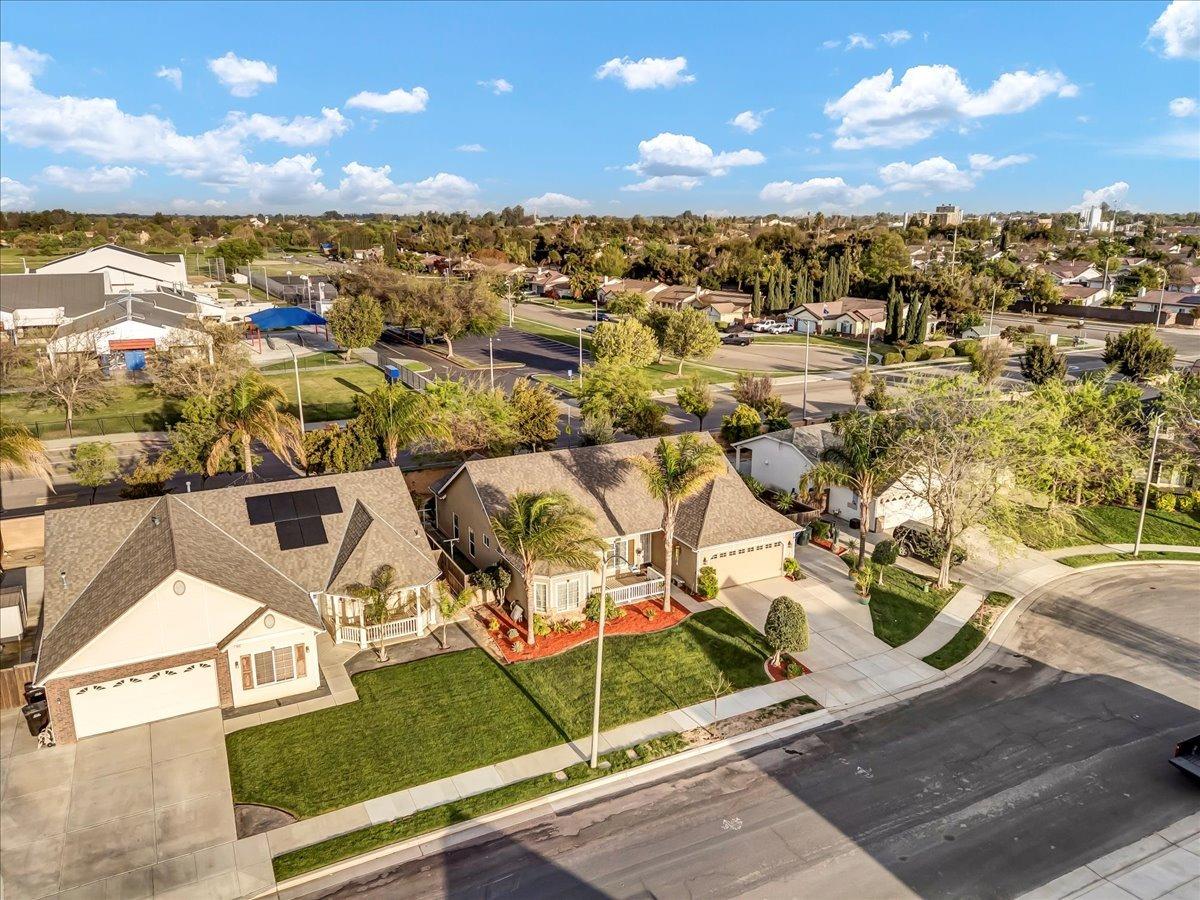 952 Privilege Way Lemoore, CA 93245 - Photo 4 of 23