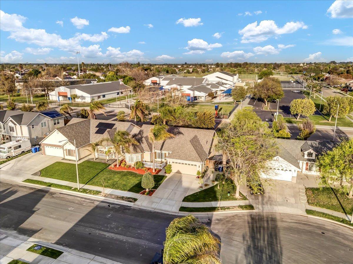 952 Privilege Way Lemoore, CA 93245 - Photo 5 of 23