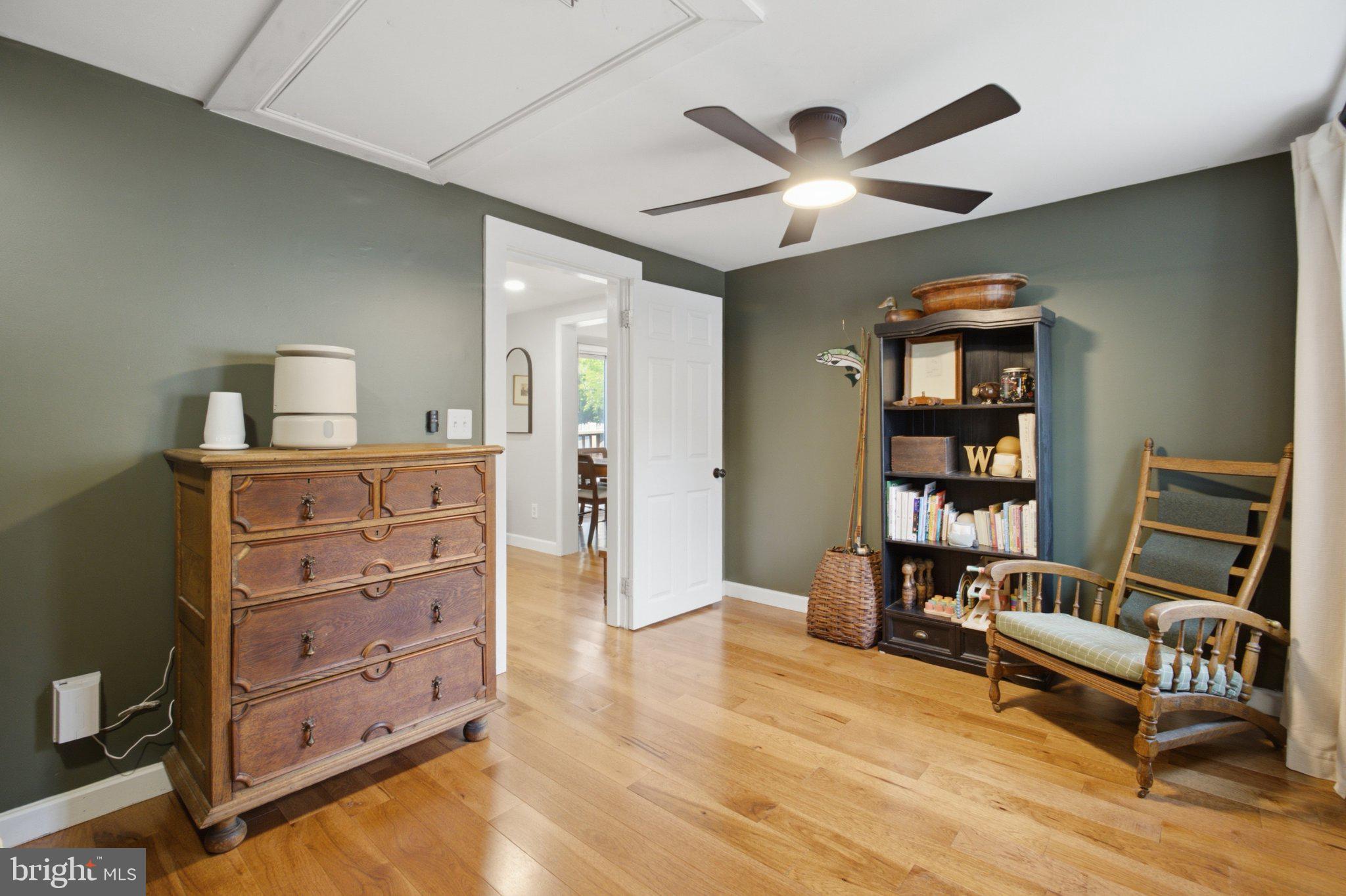 5650 Deale Churchton Road Churchton, MD 20733 - Photo 11 of 31 Charming room with rich green hues.