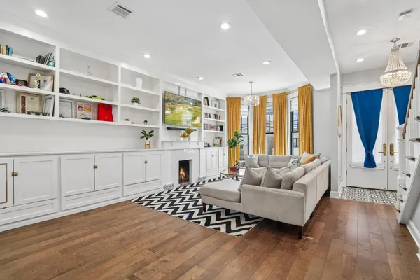 $1,895,000 | 20 Elizabeth Street, Jersey City, NJ 07306