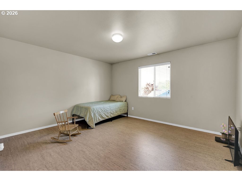 654 North Garden Way Eugene, OR 97401 - Photo 28 of 47 a room with a window