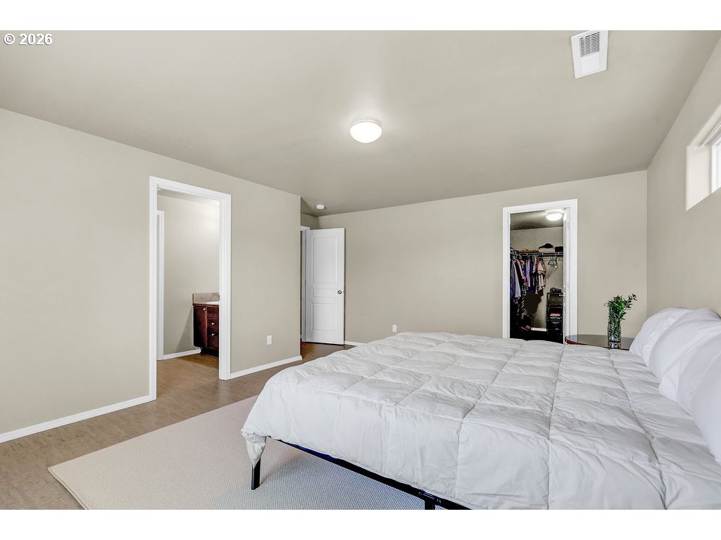 654 North Garden Way Eugene, OR 97401 - Photo 33 of 47 a bedroom with a large bed and a large mirror
