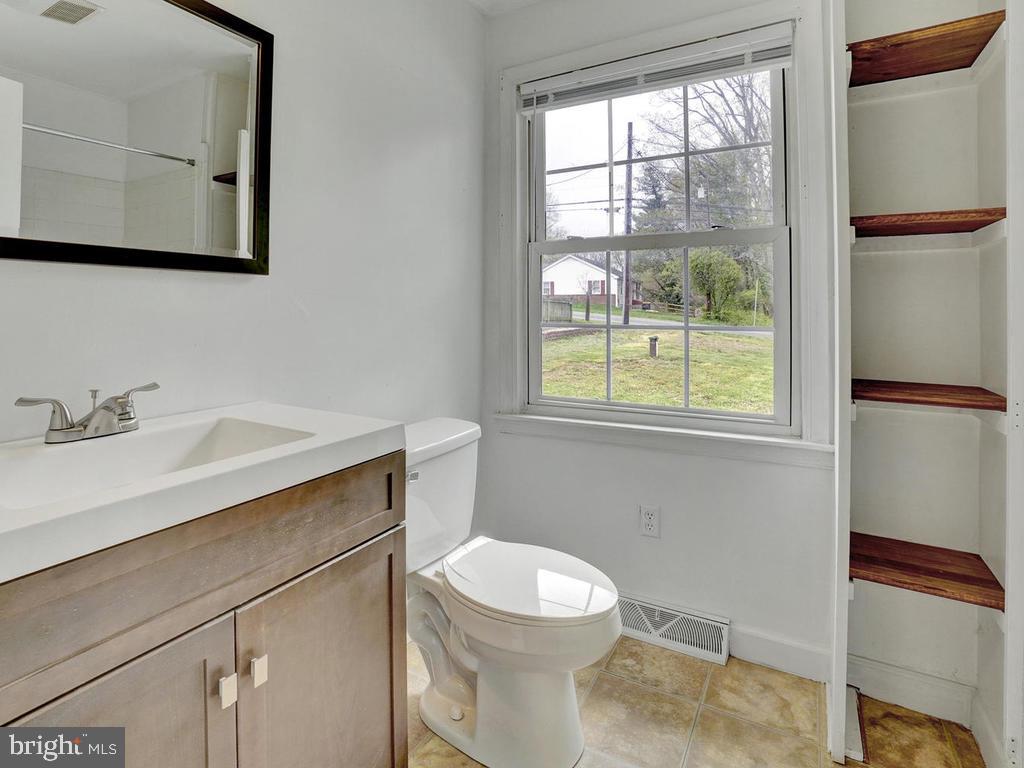 7153 Linganore Road New Market, MD 21774 - Photo 11 of 19 Full Hall Bath