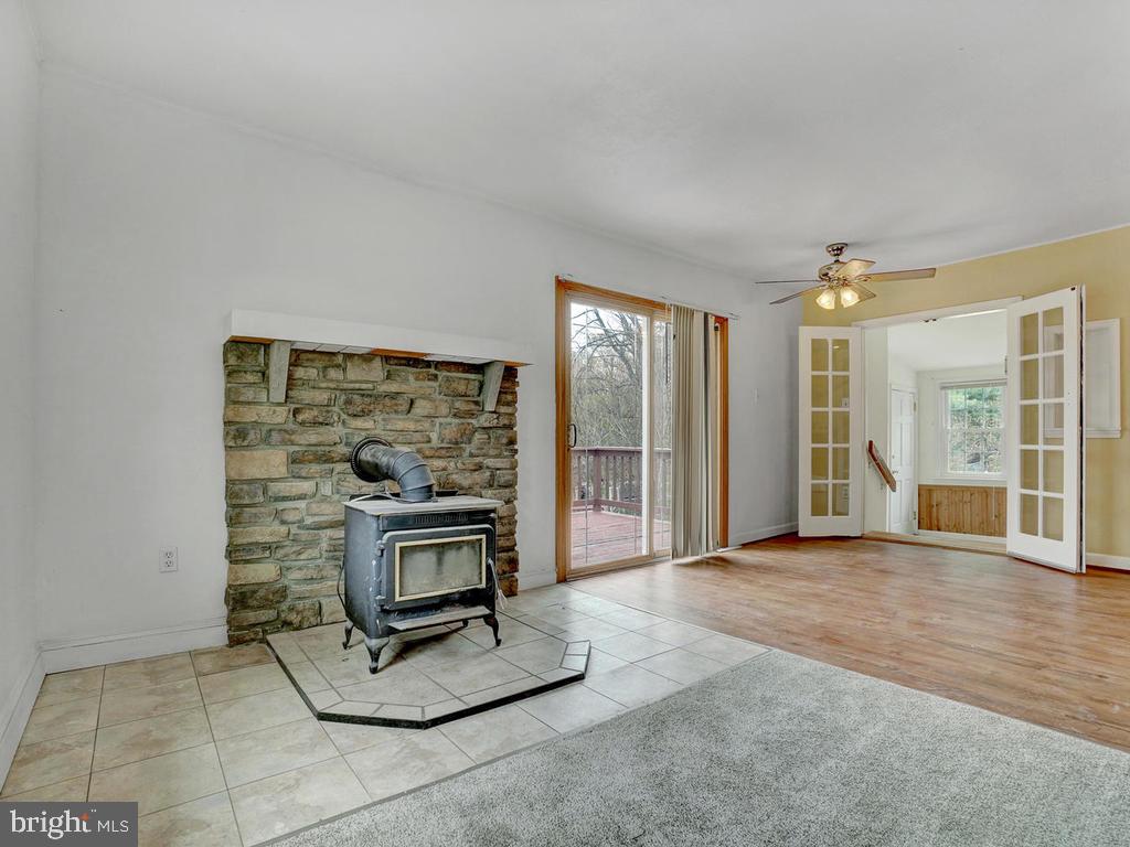 7153 Linganore Road New Market, MD 21774 - Photo 3 of 19 Living Room