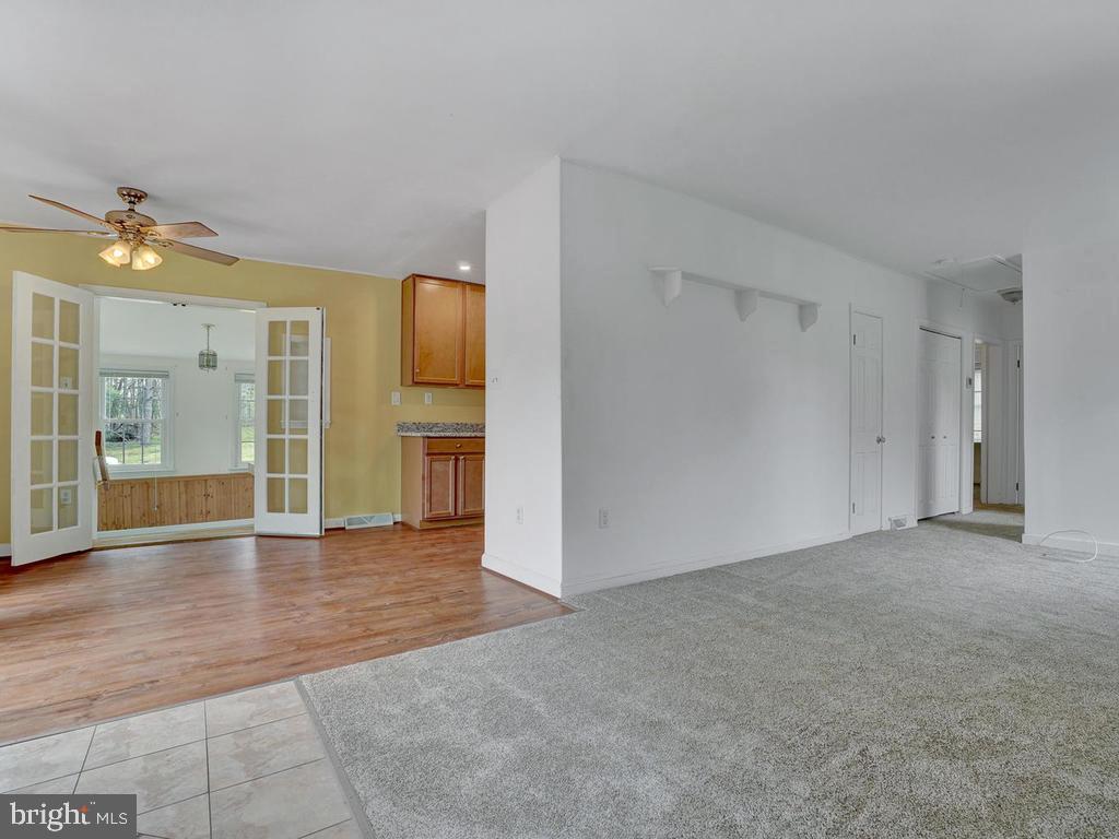 7153 Linganore Road New Market, MD 21774 - Photo 4 of 19 Living Room