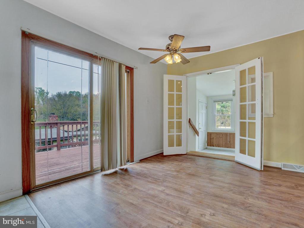 7153 Linganore Road New Market, MD 21774 - Photo 5 of 19 Dining Area