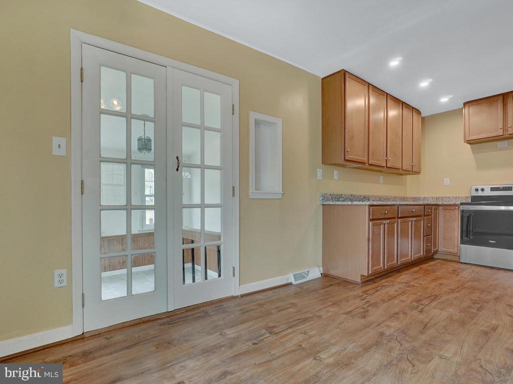 7153 Linganore Road New Market, MD 21774 - Photo 7 of 19 Kitchen & Dining Area