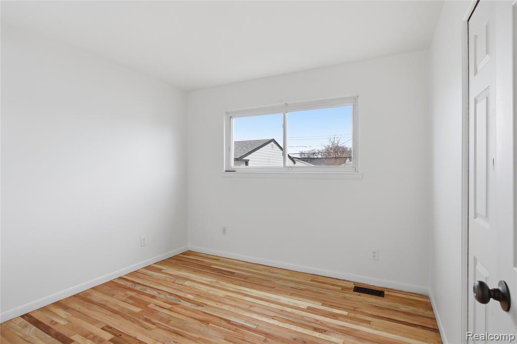 15225 Common Road Roseville, MI 48066 - Photo 7 of 18 Gallery Image 7