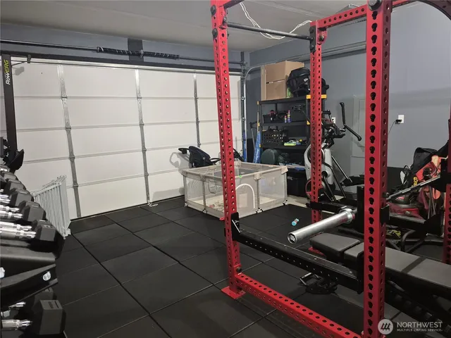 a view of a back yard