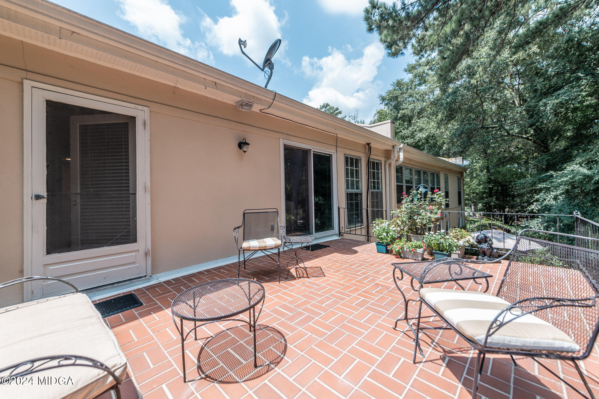 580 High Point N Road Macon, GA 31210 - Photo 30 of 36 Photo 30 - Patio