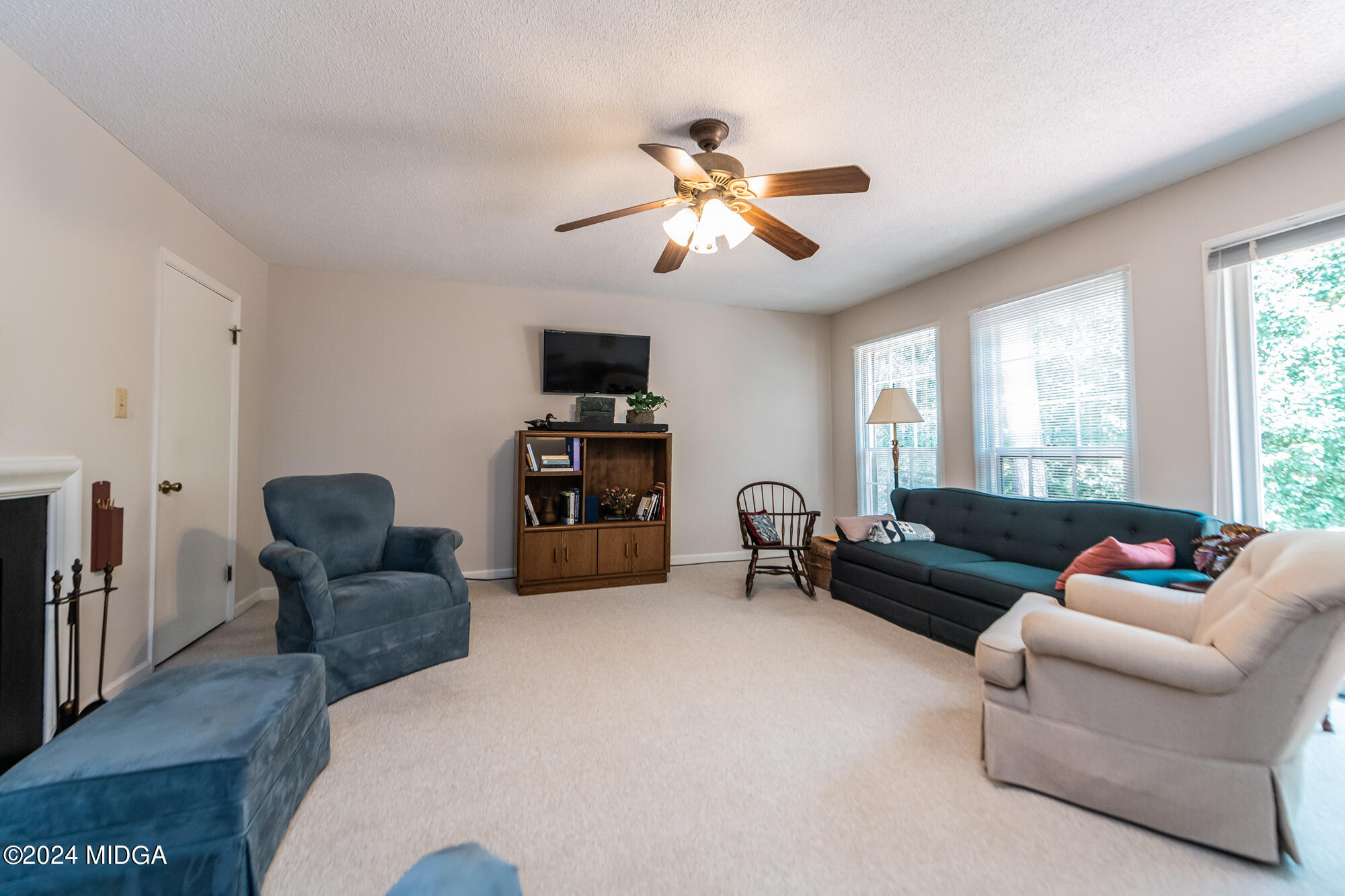580 High Point N Road Macon, GA 31210 - Photo 8 of 36 Photo 8- Living Room