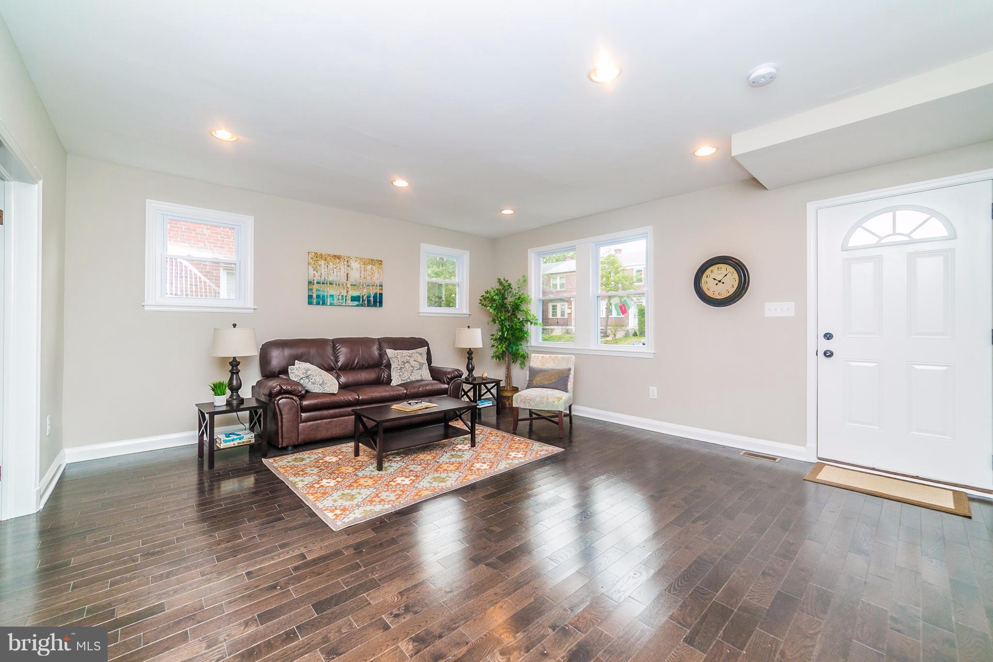 1611 Shadyside Road Baltimore, MD 21218 - Photo 2 of 30 Living Room