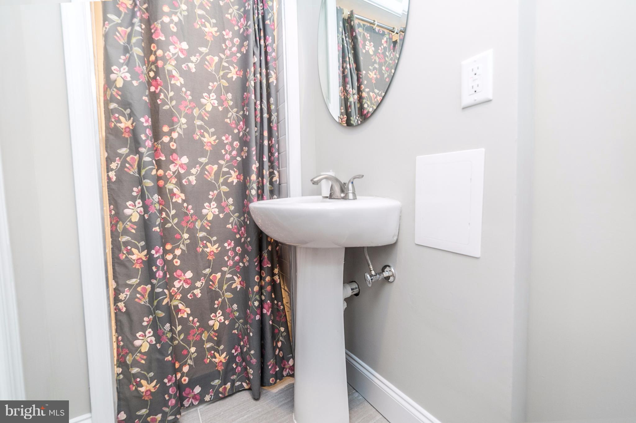 1611 Shadyside Road Baltimore, MD 21218 - Photo 28 of 30 Bath