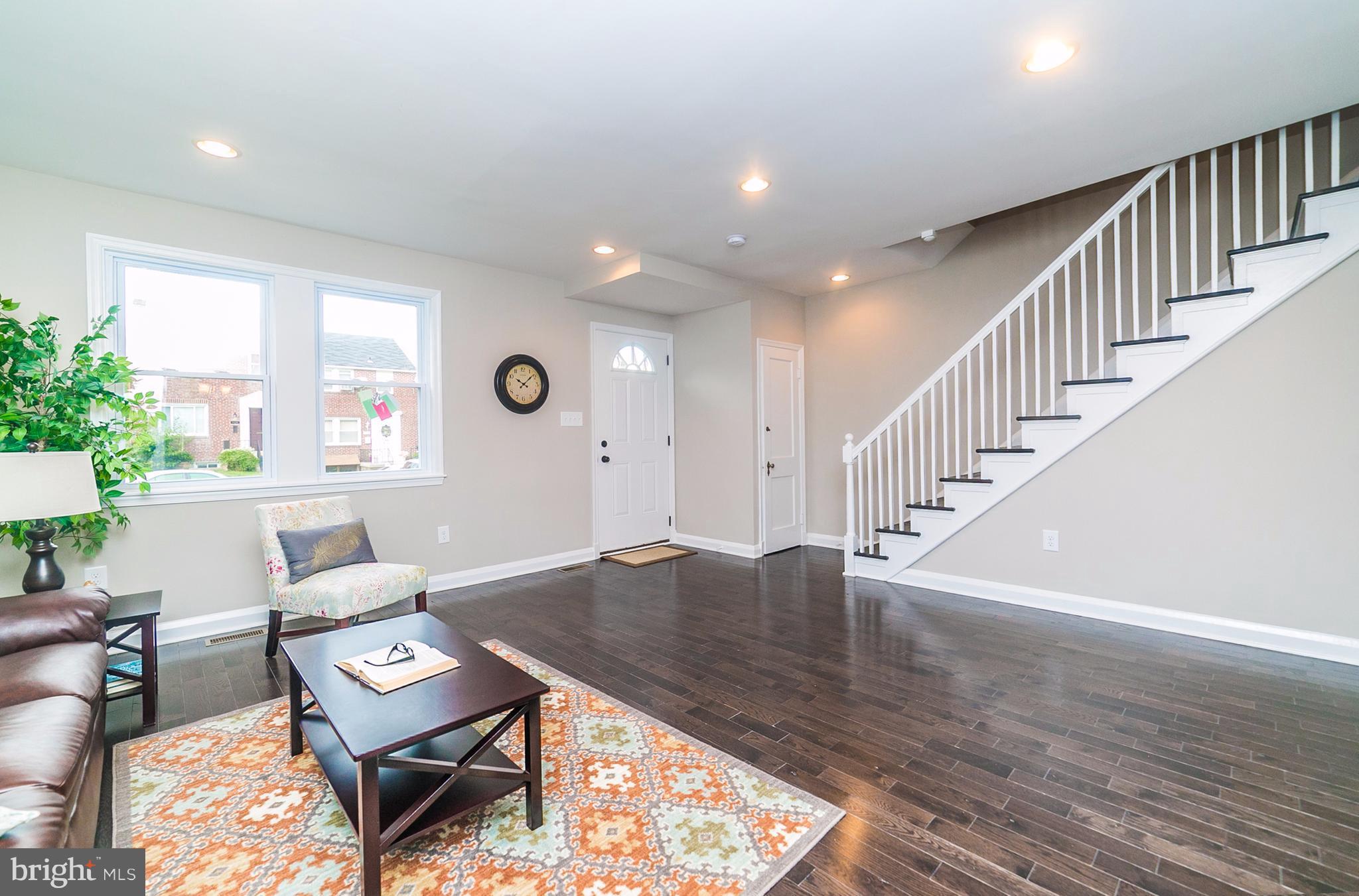 1611 Shadyside Road Baltimore, MD 21218 - Photo 5 of 30 Living Room