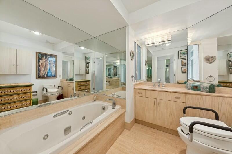 300 Southeast 5th Avenue, Unit 2090 Boca Raton, FL 33432 - Photo 10 of 33 Primary bathroom
