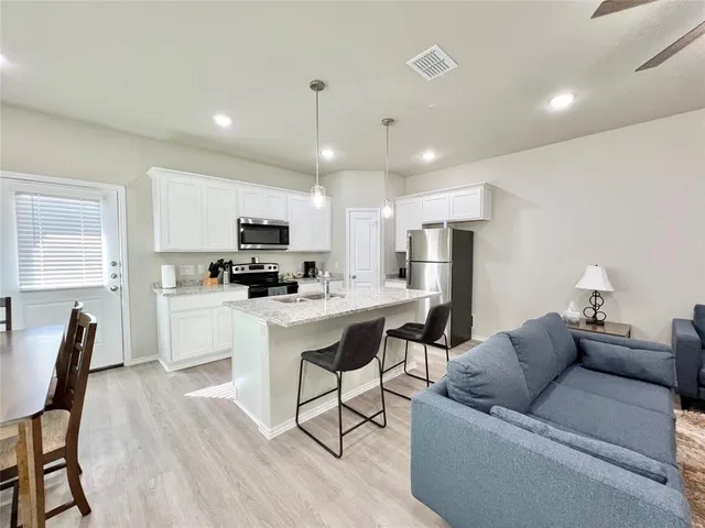 $2,195 | 3501 East Renfro Street, Unit 402, Burleson, TX 76028