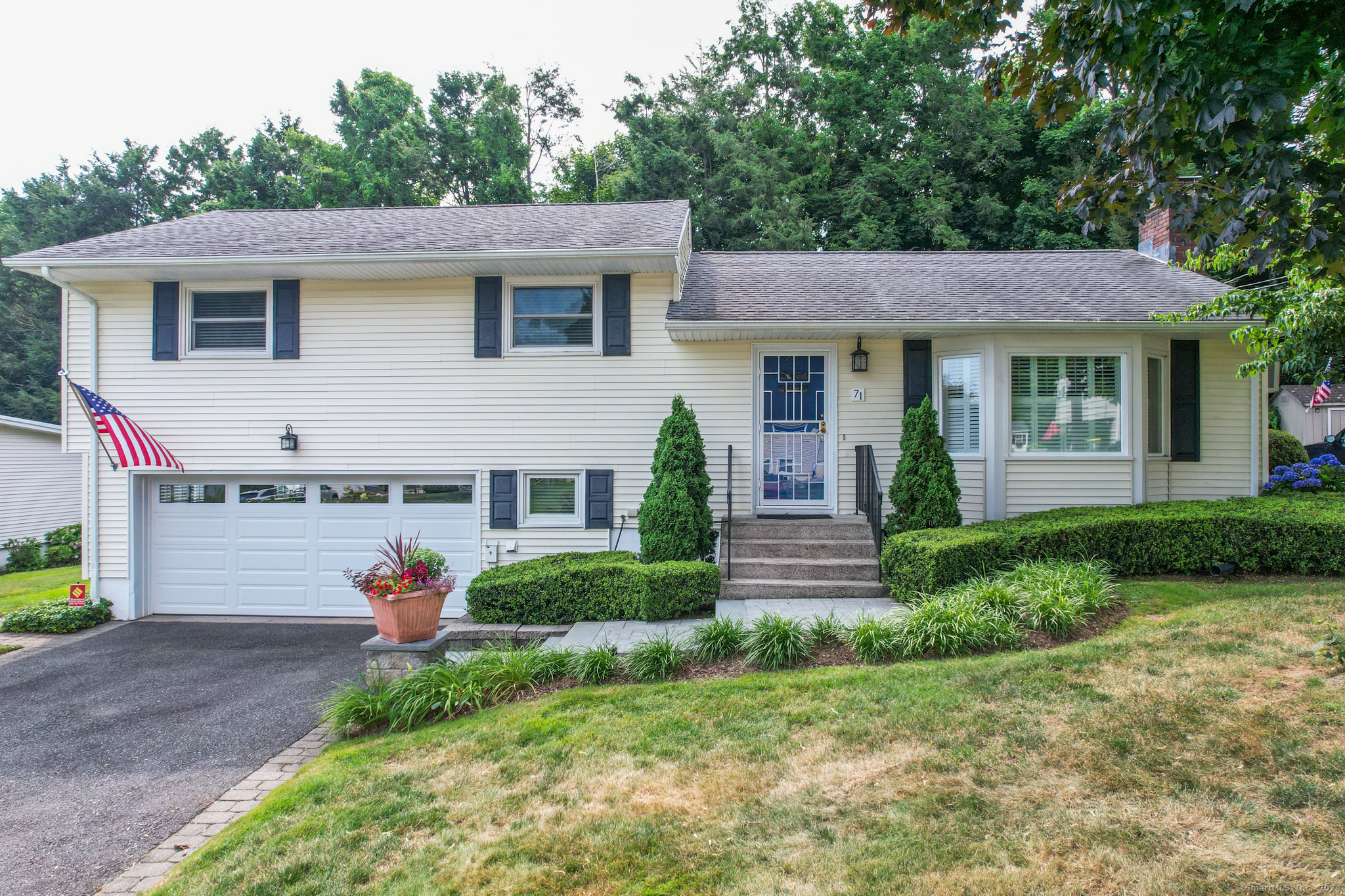 71 Jillson Circle Waterbury, CT 06708 - Photo 1 of 1 Gallery Image 1