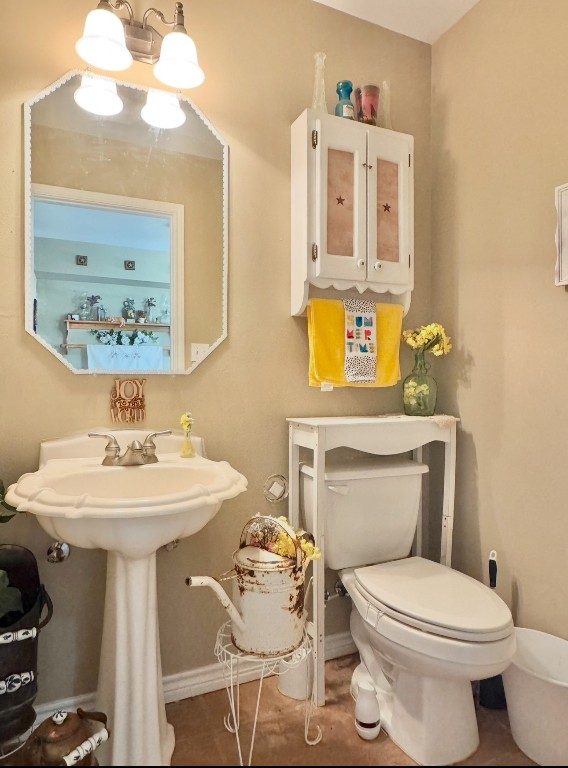 2334 County Road 464 Elgin, TX 78621 - Photo 20 of 39 a bathroom with a toilet a sink and mirror