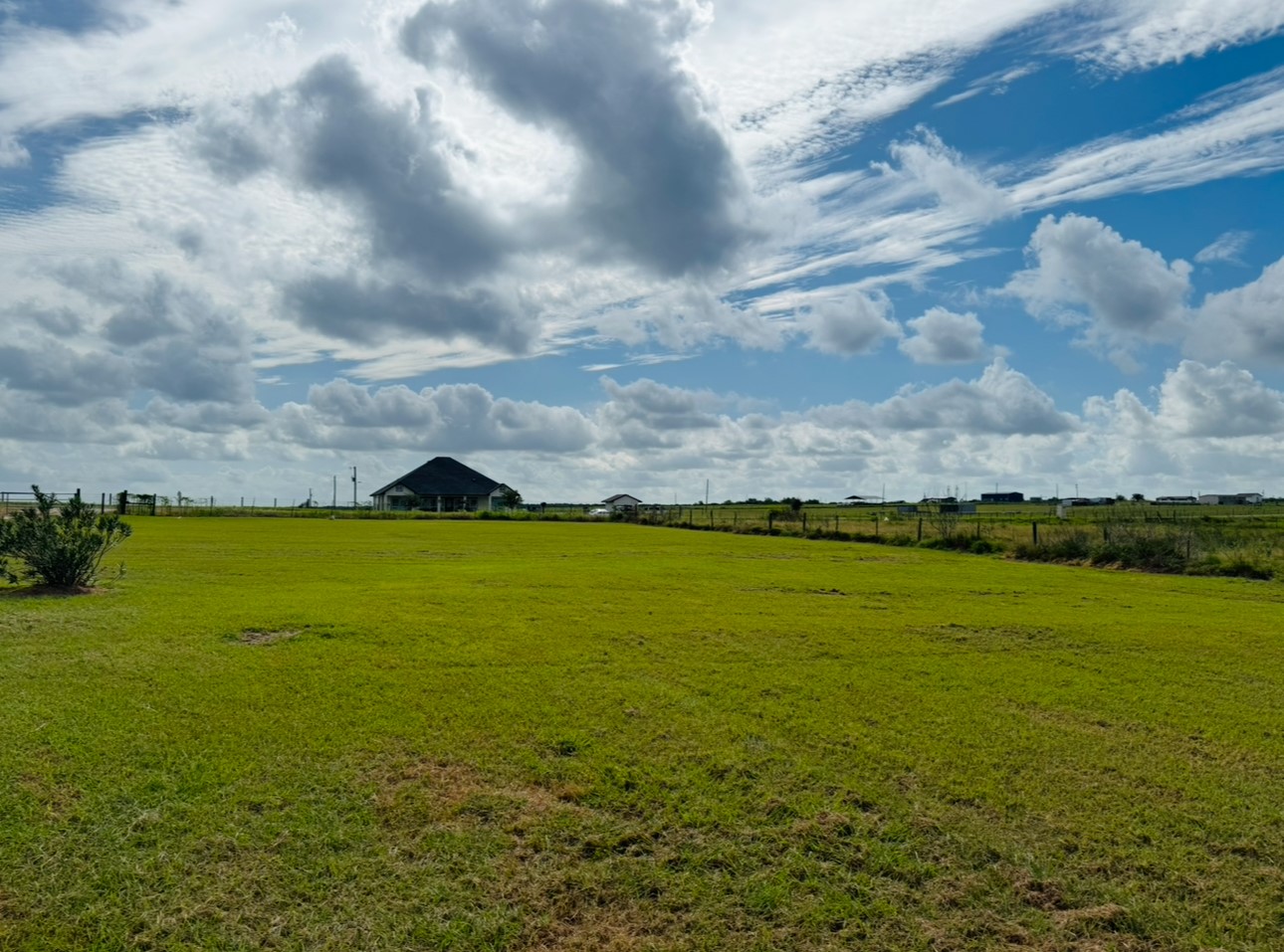 2334 County Road 464 Elgin, TX 78621 - Photo 32 of 39 a view of an ocean from a houses
