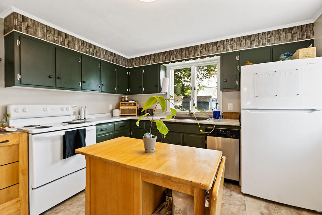 29 Sterling Street Waterville, ME 04901 - Photo 16 of 39 16_BP5A8678_DxO_mls