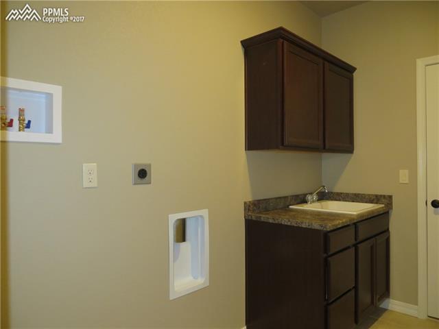 10604 Slumber Ridge Way Colorado Springs, CO 80908 - Photo 11 of 36 Laundry Room with a Sink!