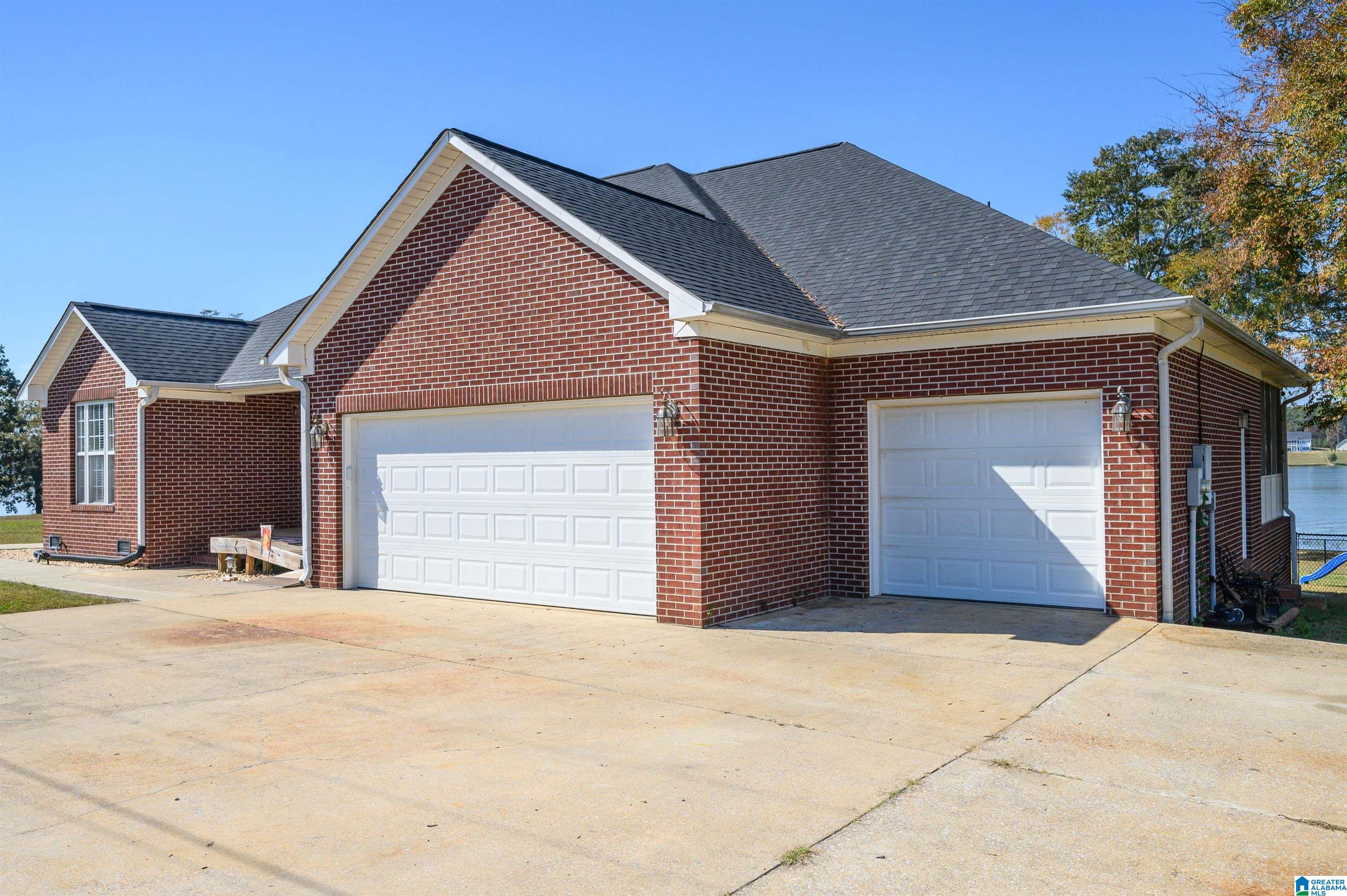 159 Sunset Lane Sylacauga, AL 35151 - Photo 4 of 63