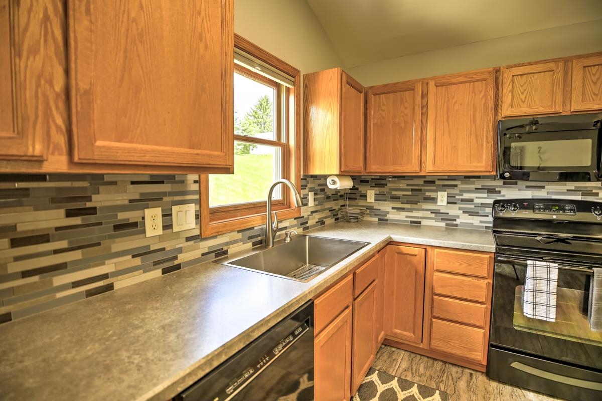 103 Victoria Barneveld, WI 53507 - Photo 10 of 40