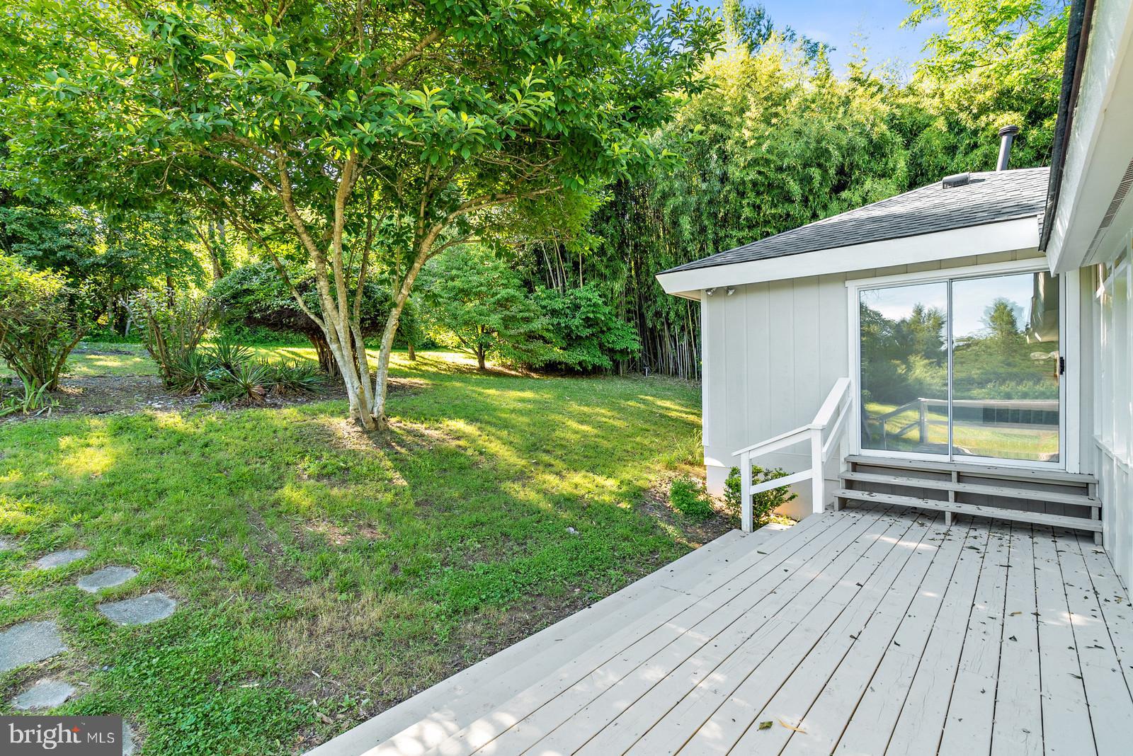 6721 Springhouse Lane Marshall, VA 20115 - Photo 31 of 43 Front Decking