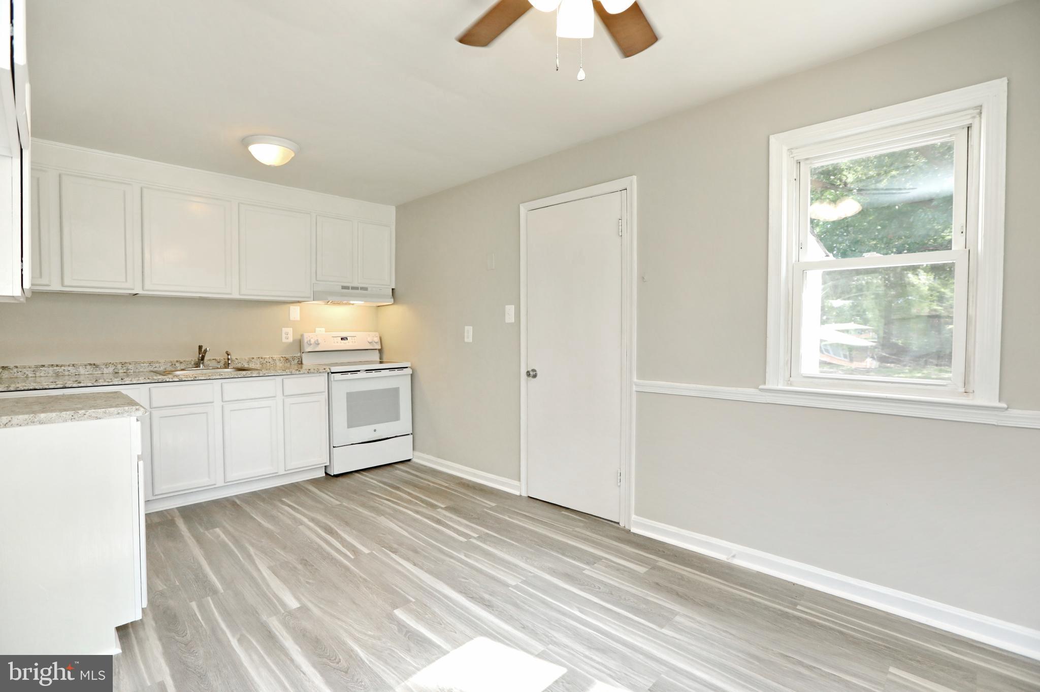 4984 Leonardtown Road Waldorf, MD 20601 - Photo 10 of 23 Kitchen