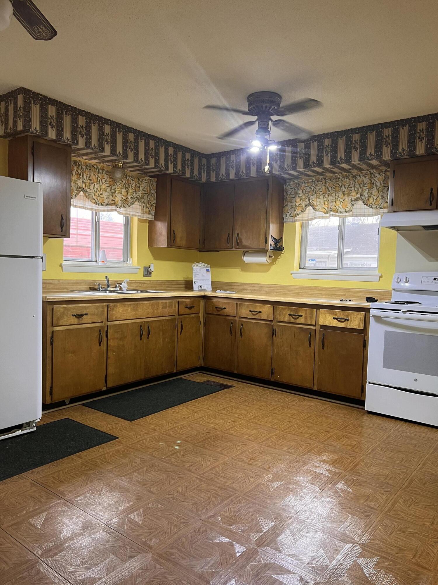 5309 Spriggs Street East Ridge, TN 37412 - Photo 2 of 9 5309 Spriggs Kitchen1