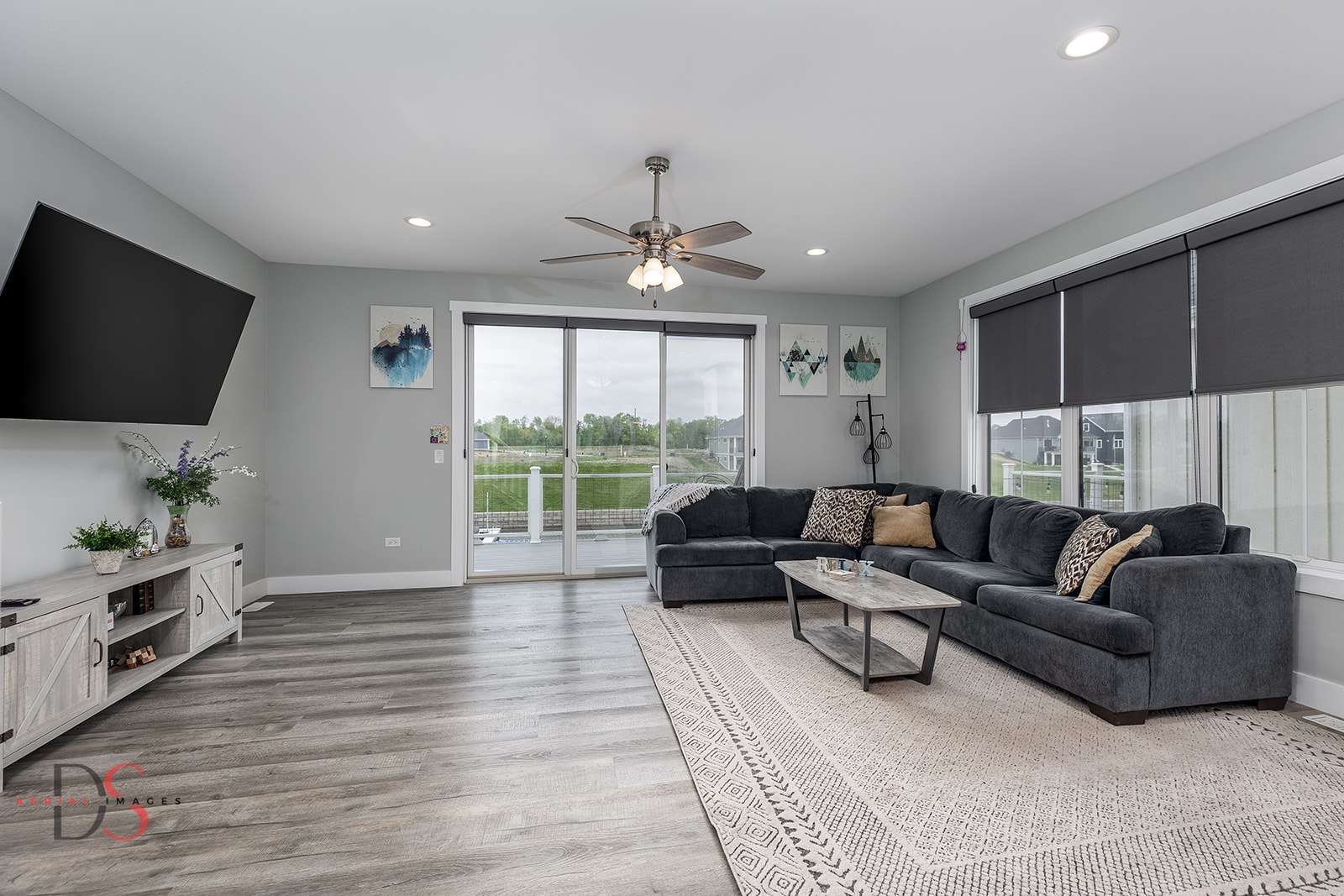 28 Waterside Way Ottawa, IL 61350 - Photo 15 of 29 a living room with furniture and a flat screen tv