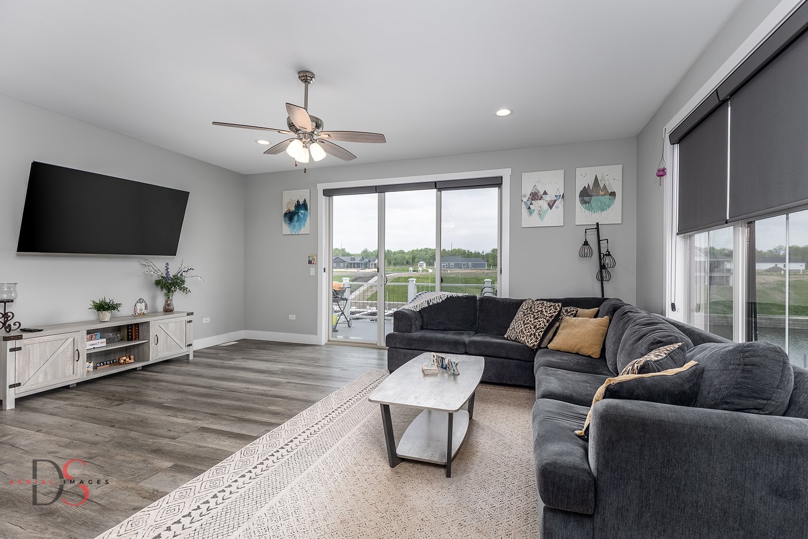 28 Waterside Way Ottawa, IL 61350 - Photo 16 of 29 a living room with furniture and a flat screen tv