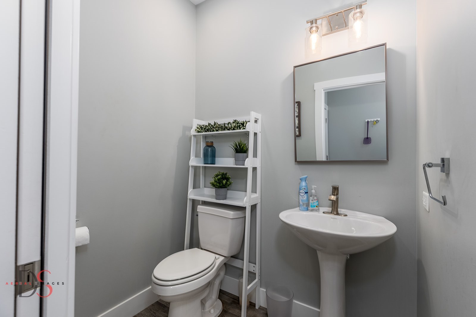 28 Waterside Way Ottawa, IL 61350 - Photo 17 of 29 a bathroom with a toilet a sink and mirror