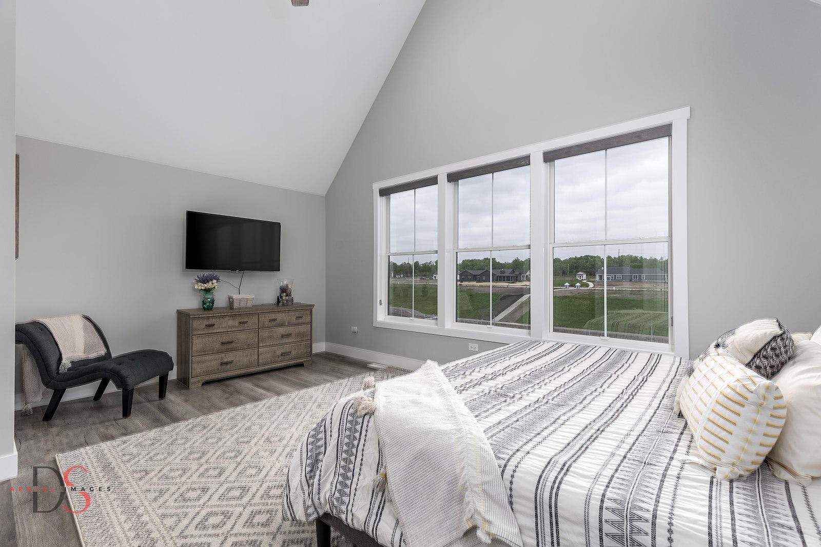 28 Waterside Way Ottawa, IL 61350 - Photo 22 of 29 a bedroom with a bed and a television