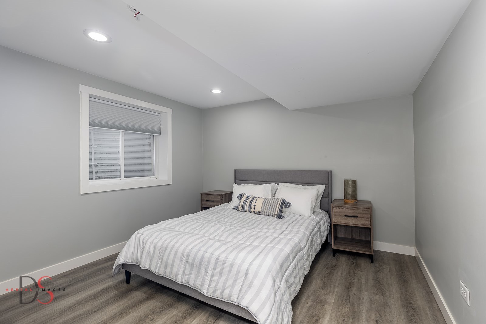 28 Waterside Way Ottawa, IL 61350 - Photo 26 of 29 a bedroom with a bed and a window