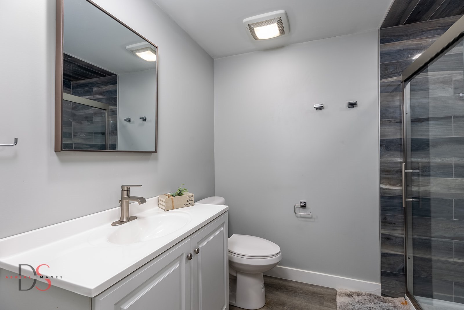 28 Waterside Way Ottawa, IL 61350 - Photo 27 of 29 a bathroom with a sink toilet and vanity