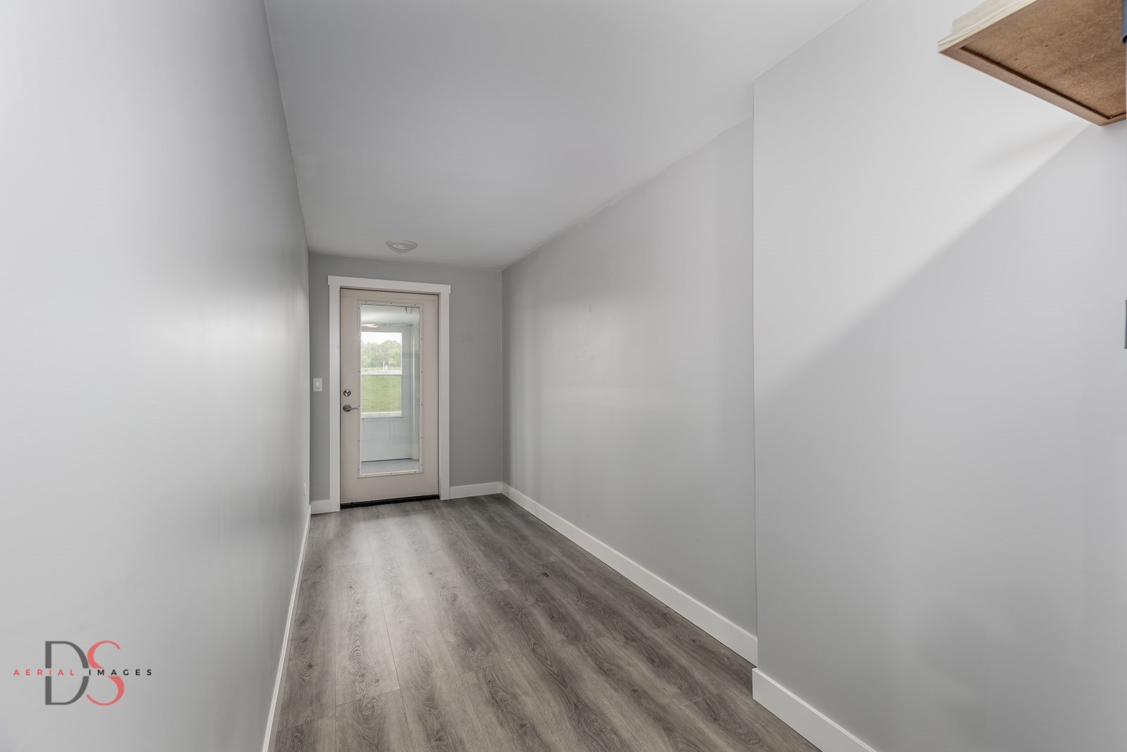 28 Waterside Way Ottawa, IL 61350 - Photo 28 of 29 a view of an empty room with wooden floor and a window