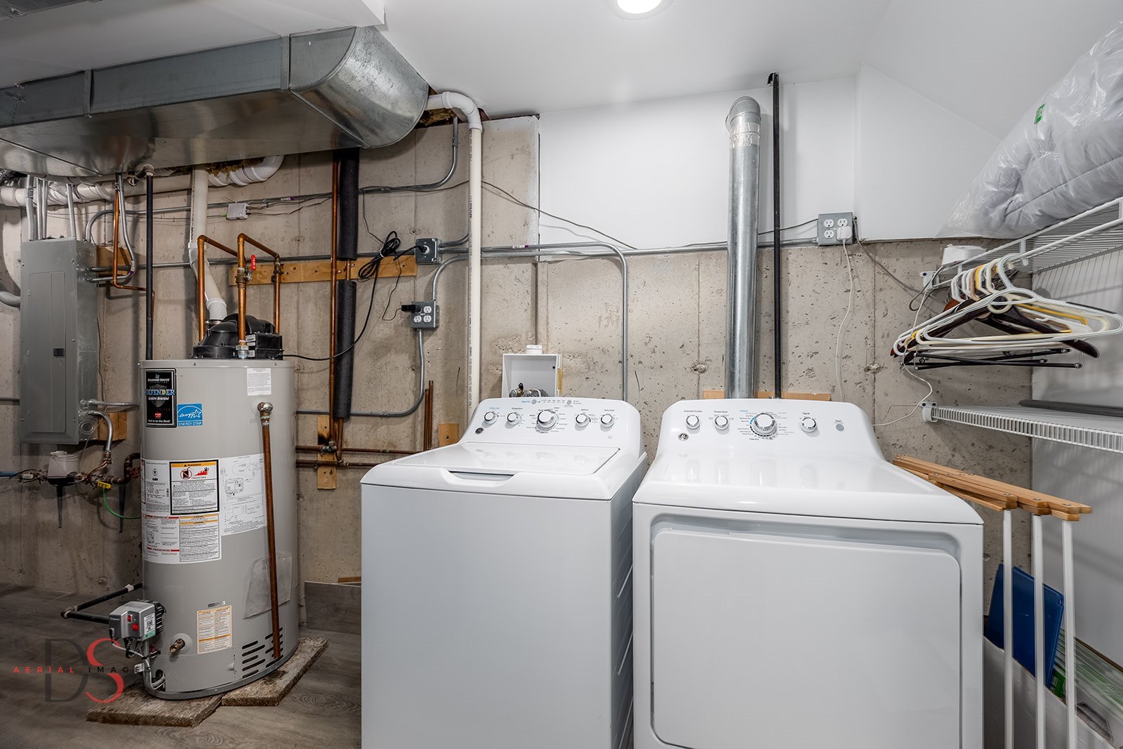 28 Waterside Way Ottawa, IL 61350 - Photo 29 of 29 a utility room with dryer and washer