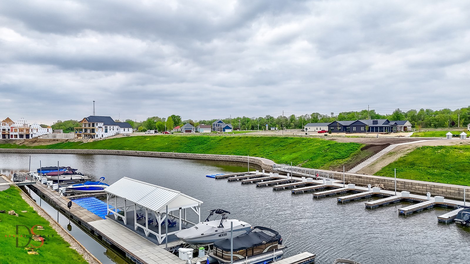 28 Waterside Way Ottawa, IL 61350 - Photo 7 of 29 a view of a lake with a table and chairs