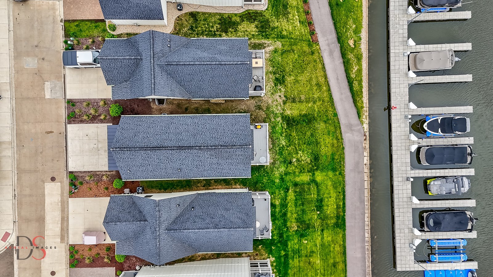 28 Waterside Way Ottawa, IL 61350 - Photo 9 of 29 an aerial view of a house with balcony and plants