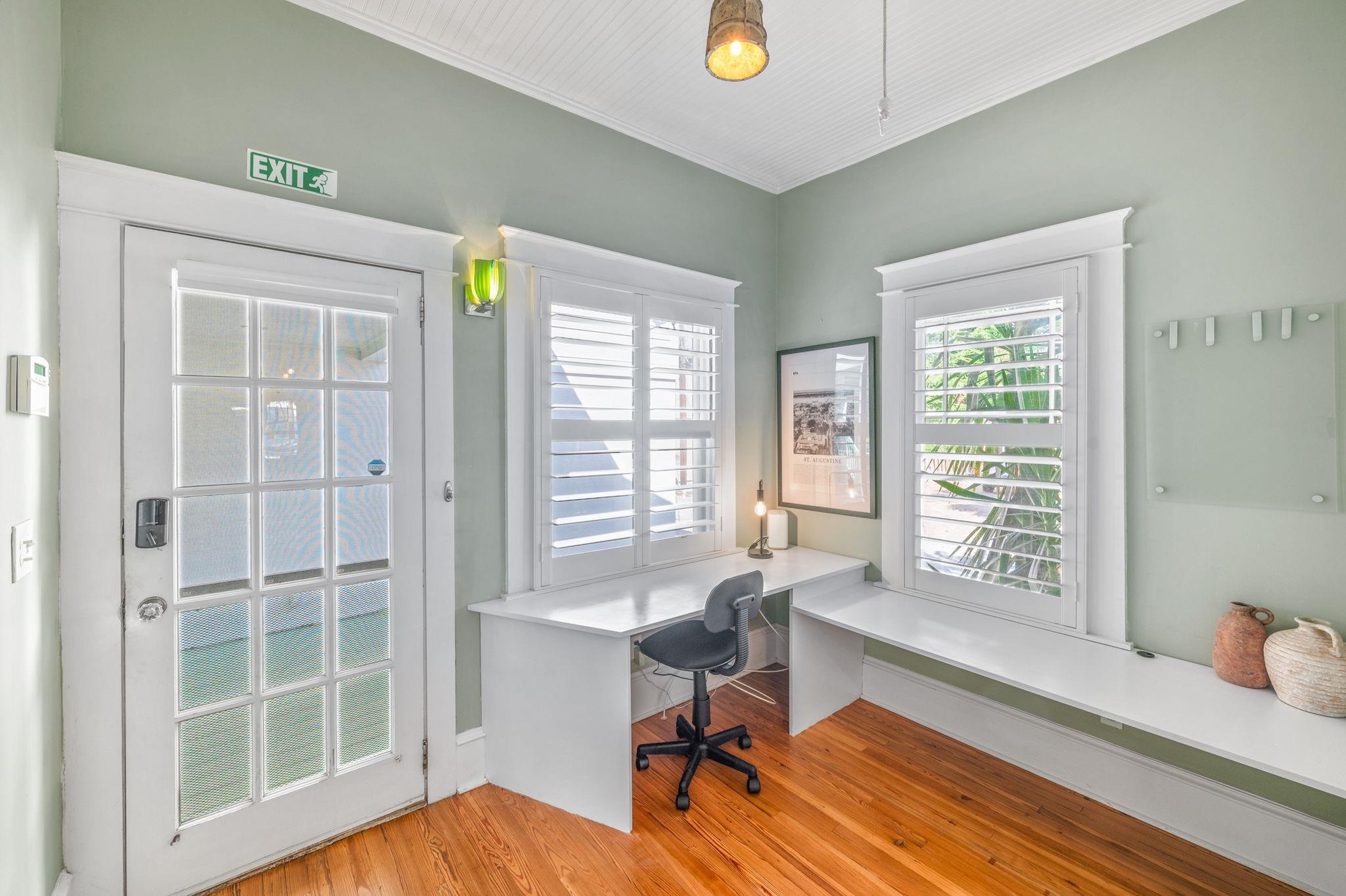 20 Riberia Street St. Augustine, FL 32084 - Photo 21 of 56 a view of a livingroom with workspace and a window