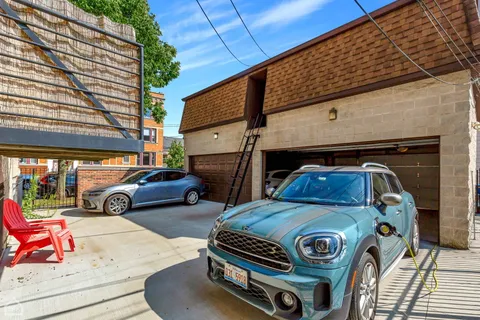 $430,000 | 2701 West Hirsch Street, Unit 2, Chicago, IL 60622