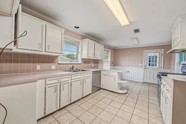 $2,200 | 4501 Willowbend Boulevard, Houston, TX 77035