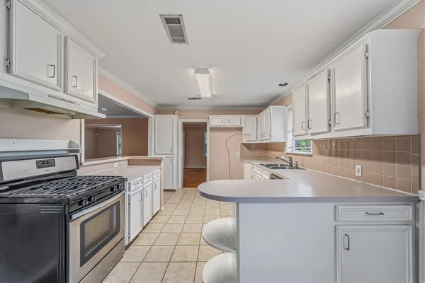 $2,400 | 4501 Willowbend Boulevard, Houston, TX 77035